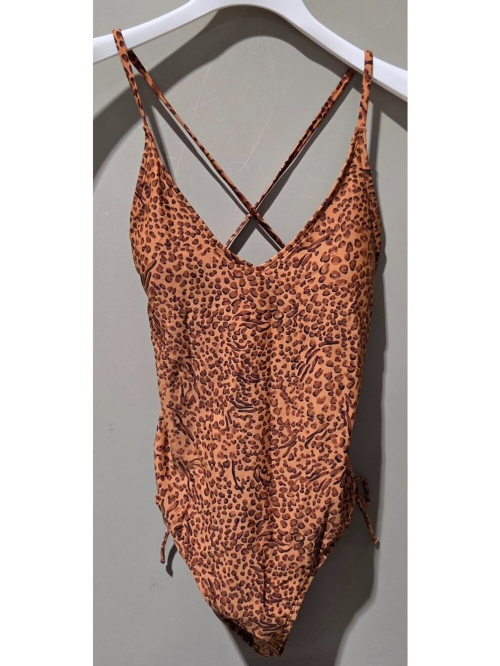 Shade & Shore Brown Animal Print Side Tie & Plunge Neck 1 Pc Swimsuit -- Medium